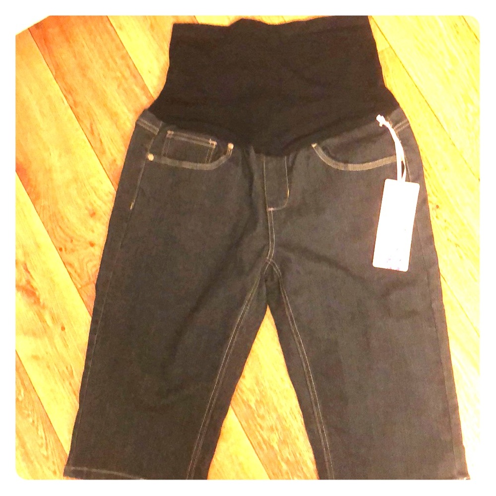 ⭐️ NEW maternity capris